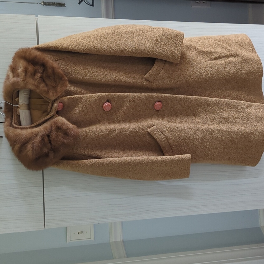 Vintage women's women coat. Large